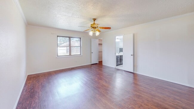 Building Photo - 4004 S Maple Ave