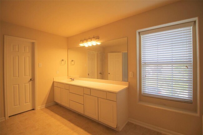 Building Photo - 4910 Hidden Nest Ct
