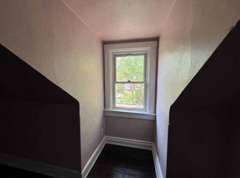 Building Photo - 463 Purcell Ave