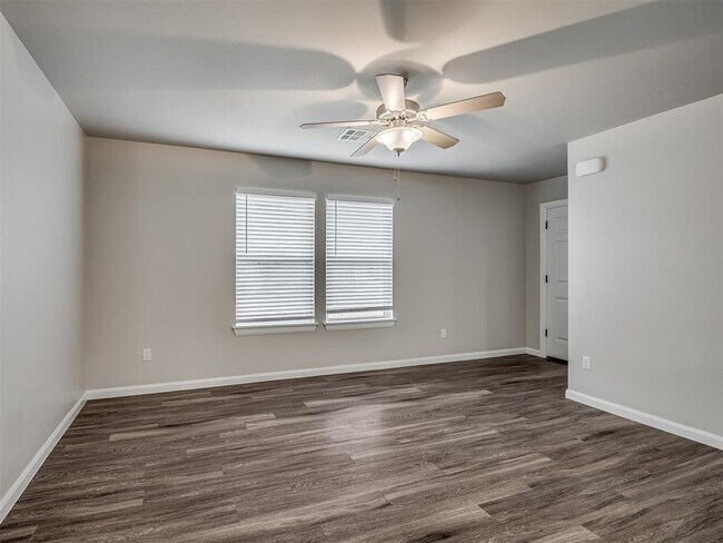 Building Photo - 206 Gray St