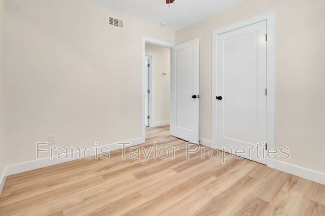 Building Photo - 568 Larchwood Dr