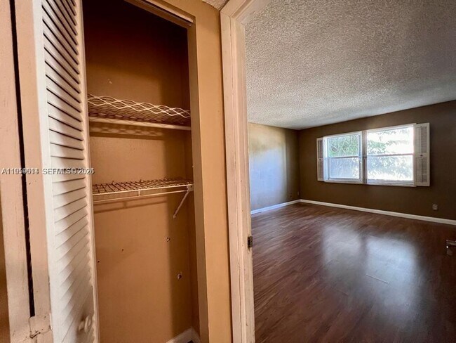 Building Photo - 3300 Spanish Moss Terrace