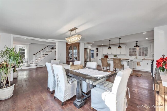 Building Photo - 708 S Rose Farm Rd