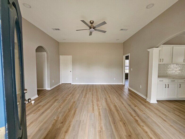 Building Photo - 114 Bailly Ln