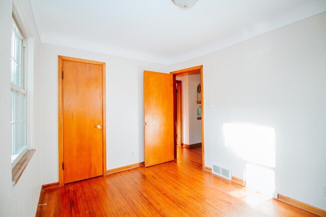 Building Photo - 2303 Mellwood Ave