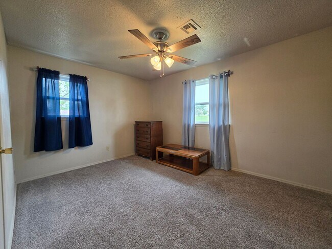 Building Photo - Cute 4 bedroom home in Shawnee