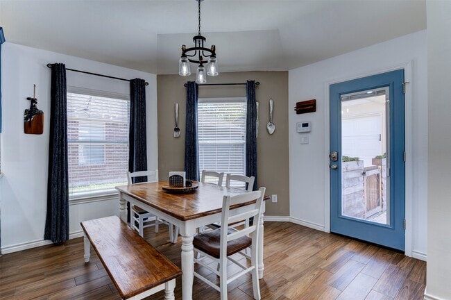 Building Photo - 1423 Sand Lake Ln