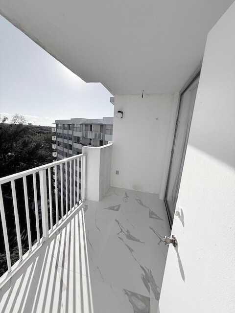 Building Photo - 1005E