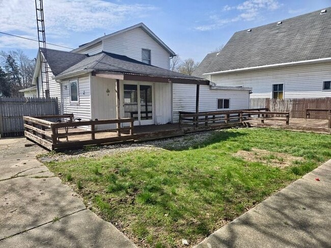 Building Photo - 2 bedroom home in Niles!!