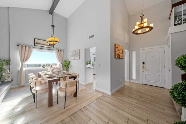 Building Photo - 9737 Benavente Pl