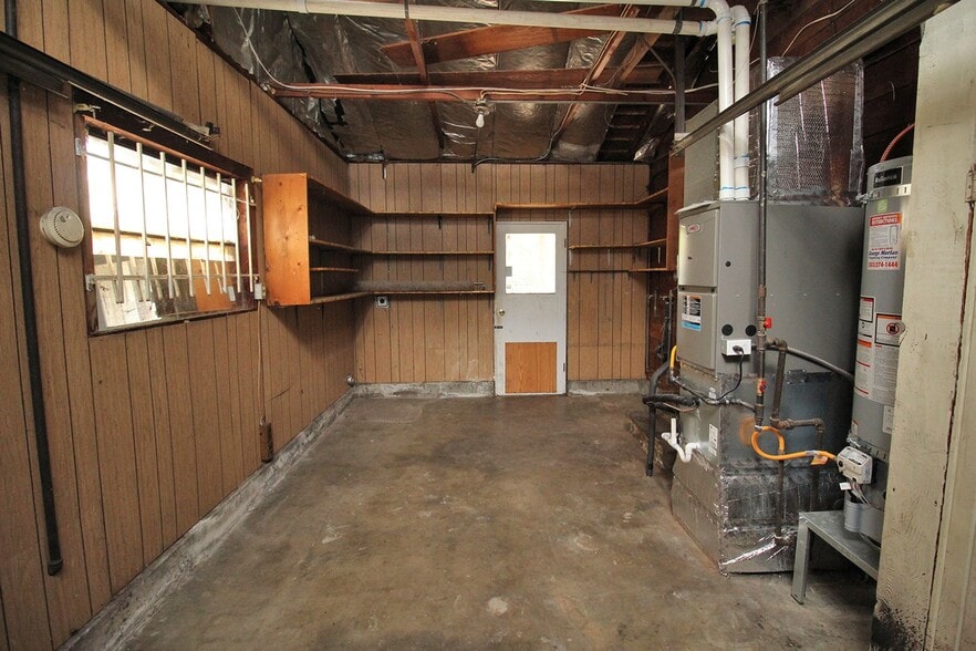 Building Photo - 6200 NE Shaver St