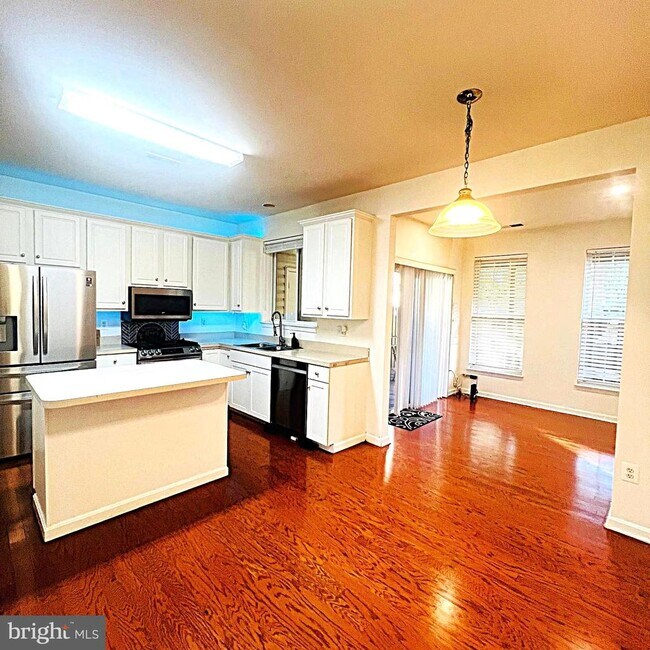 Building Photo - 13129 Park Crescent Cir
