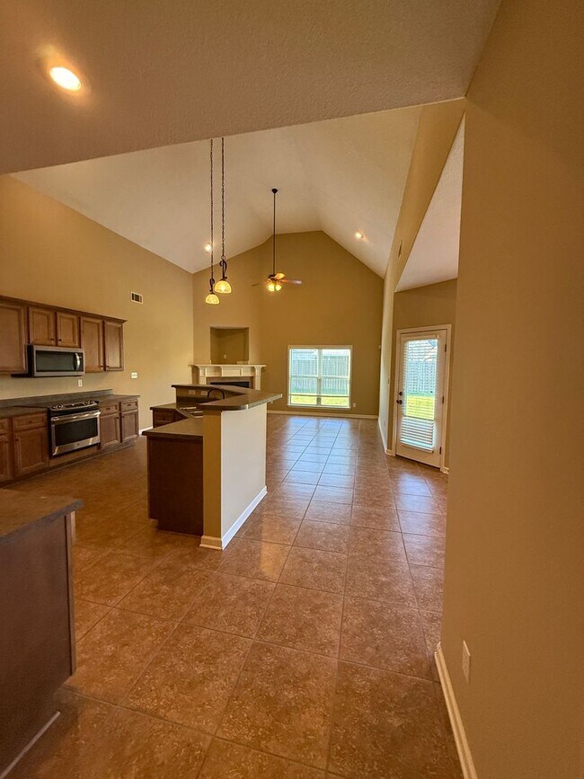 Building Photo - BEAUTIFUL SPACIOUS HOME IN BARTLETT