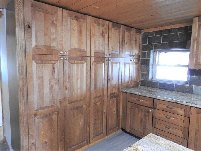 Building Photo - 2220 W Bell Vista Ave