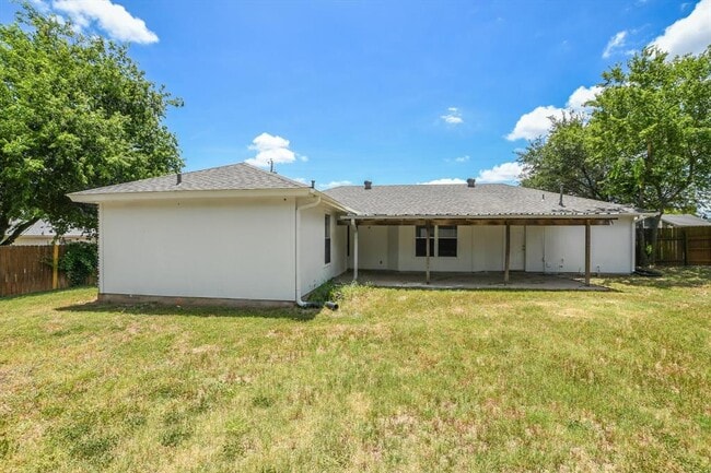 Building Photo - 301 Fawnfield Dr