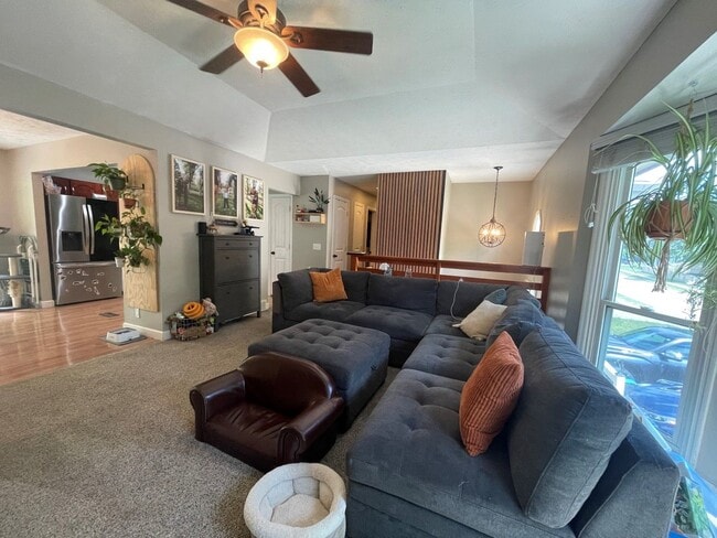 Building Photo - Bellevue Home For Rent!