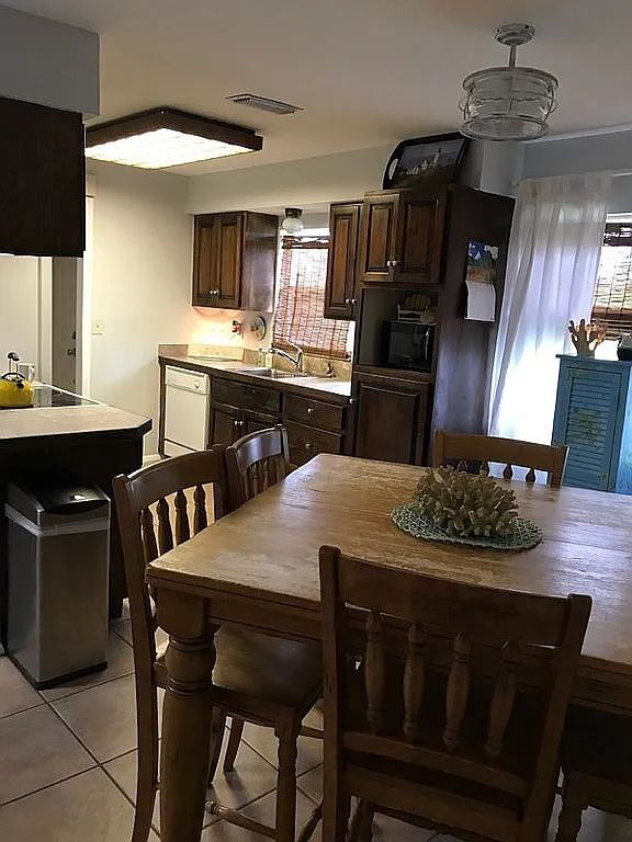 Building Photo - 4-Bedroom Pool Home with 2 Full Baths - Spacious 2373 Sq Ft Home in Englewood's Prime Location!"