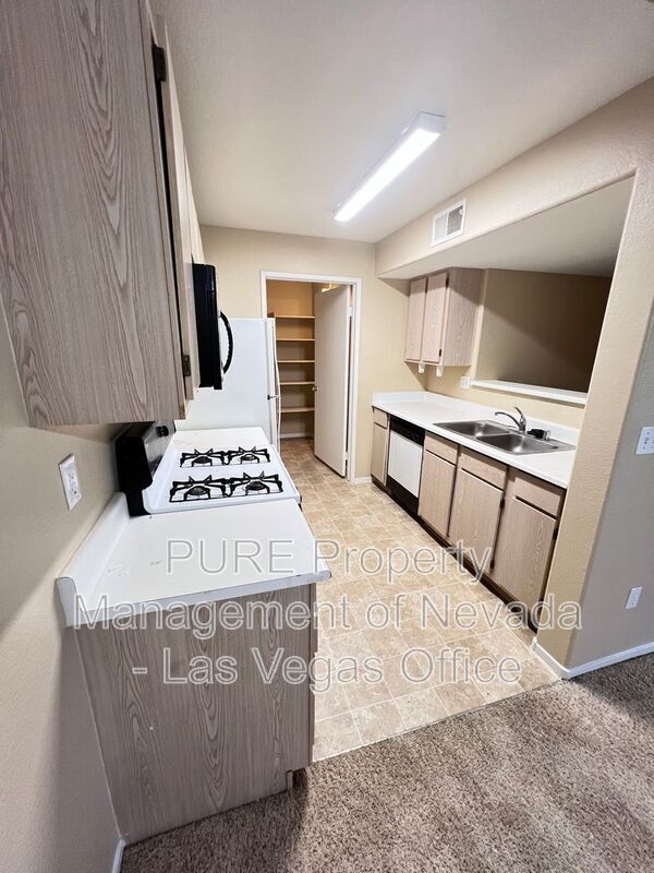 Building Photo - 7885 W Flamingo Rd