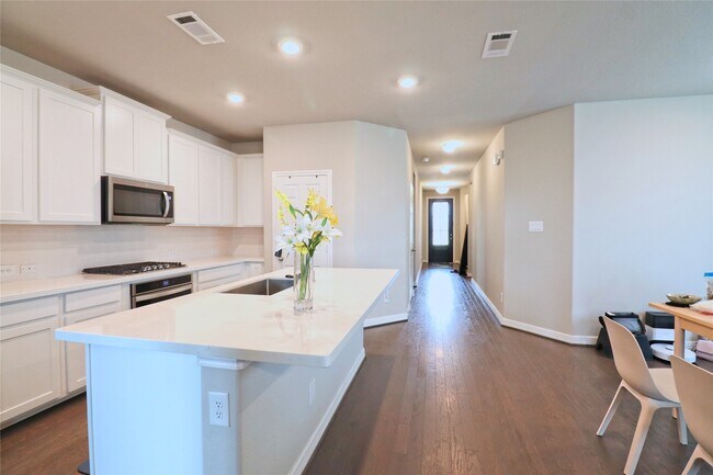 Building Photo - 145 Sunray Creek Dr