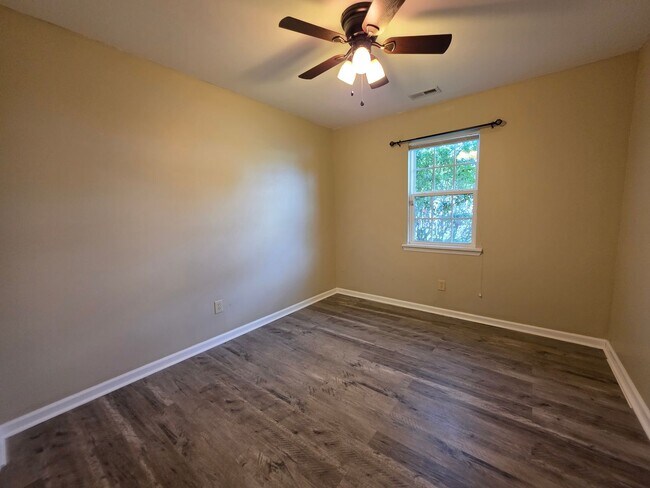 Building Photo - 206 S Ginger Dr
