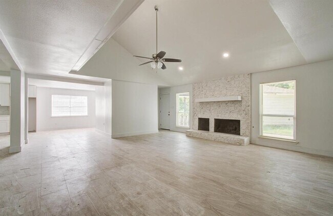 Building Photo - 494 Brandon Rd