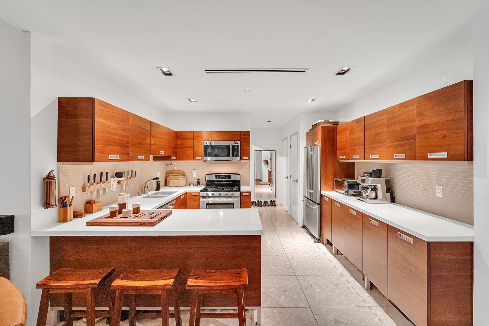 Building Photo - Hollywood Luxury Condo — 2 Beds • 2.5 Baths • Prime Location