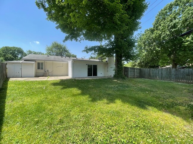 Building Photo - Beautiful Home in the Heart of J-Town