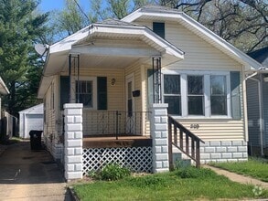 Building Photo - 3 Bedroom / 1 Bathroom House in Peoria