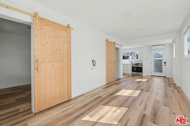 Building Photo - 516 Hill St