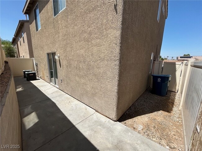 Building Photo - 1630 N Buck Island St