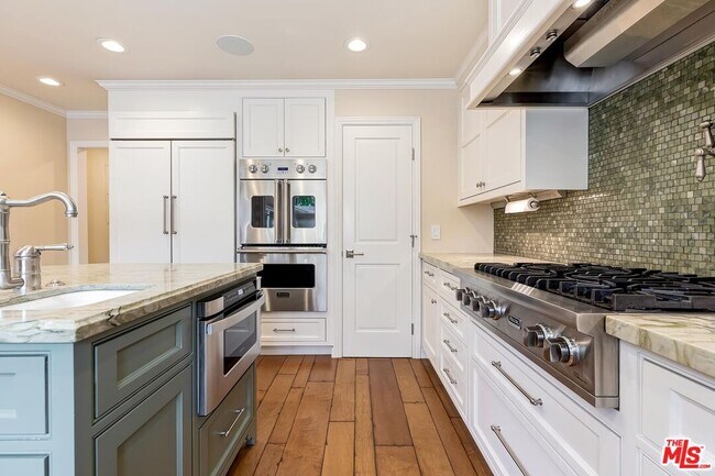 Building Photo - 4211 W Toluca Lake Ln