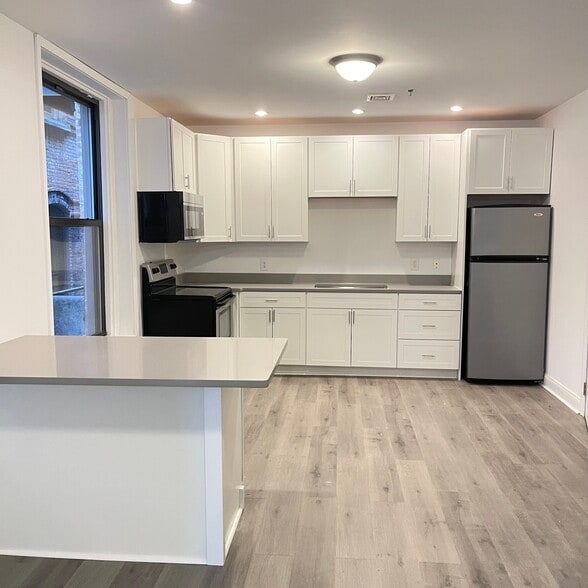 apt 3 - 426 Biden St