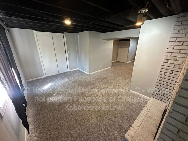 Building Photo - 710 NW Mock Ave