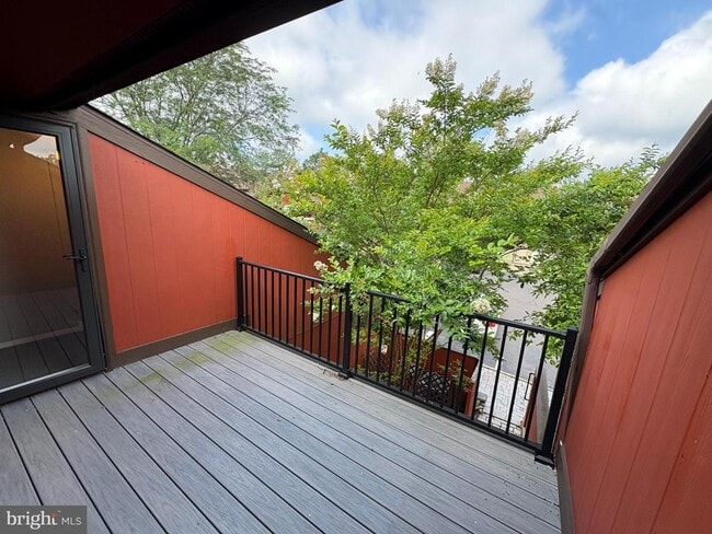 Building Photo - 50 Darien Way