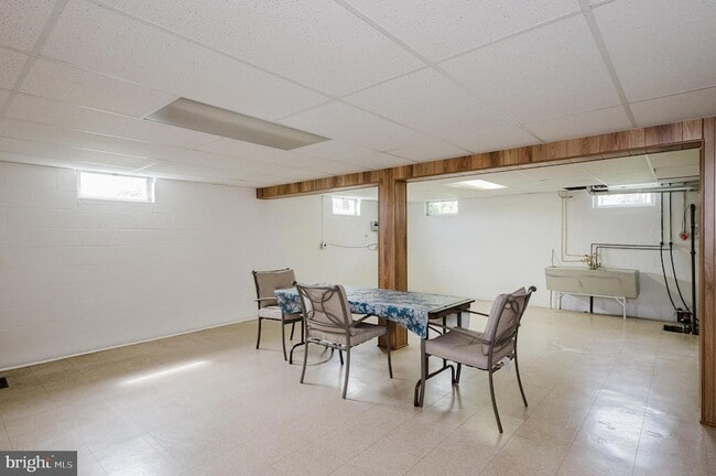 Building Photo - 1016 Winfield Dr