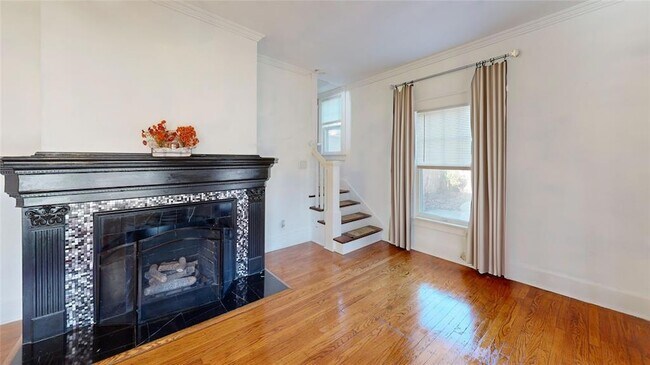 Building Photo - 609 N Ash St