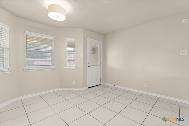 Building Photo - 4703 Stonehaven Dr
