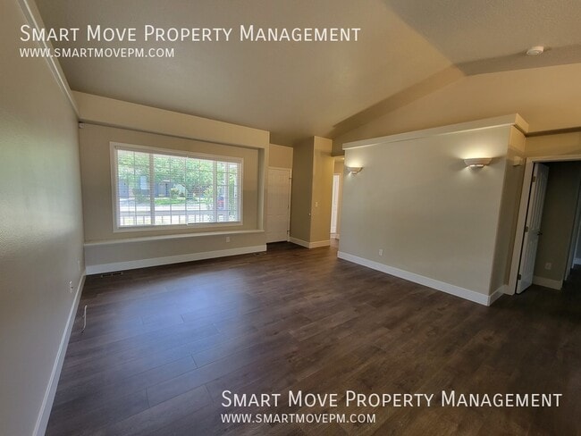 Building Photo - 1067 N Crestley Ave