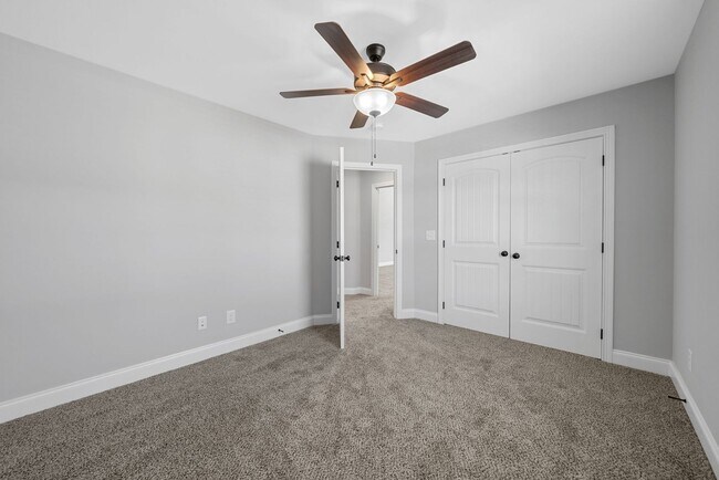 Building Photo - Pet Friendly Four Bedroom with Bonus!