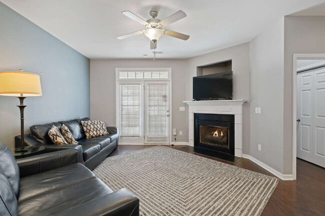 Building Photo - Experience Comfort and Style: Spacious 3-B...