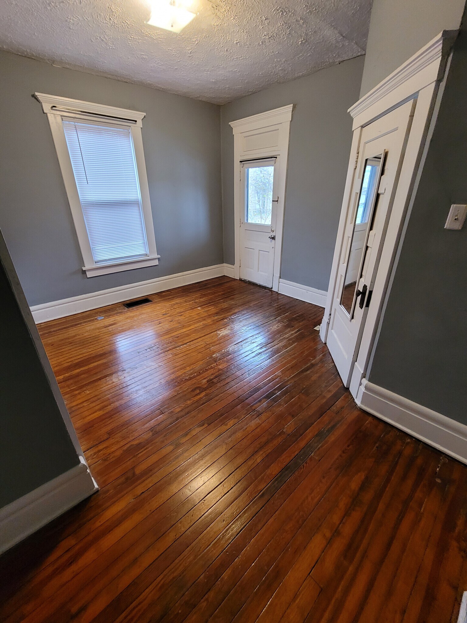 Bedroom - 70 E Hudson St