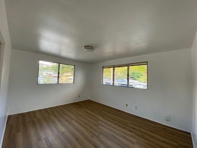 Building Photo - 1 BEDROOM, 1BATH UNIT UTILITIES INCLUDED-PEARLCITY