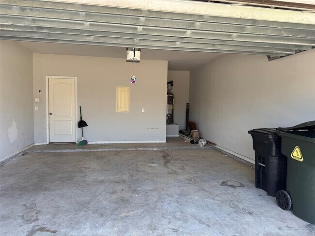 Building Photo - 306 Edgewater Park Dr