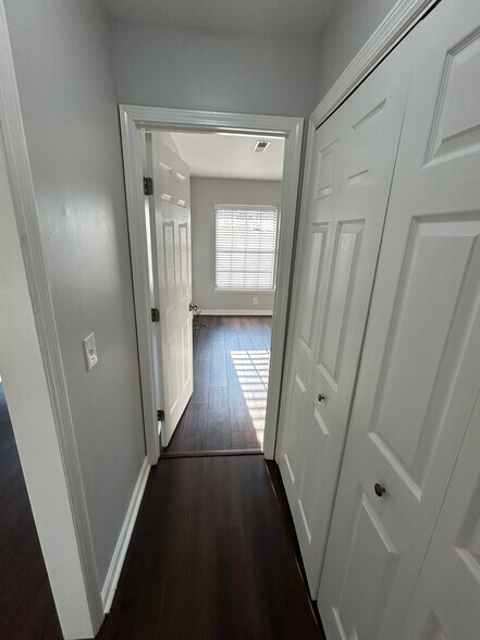 Building Photo - 109 Prescott Place