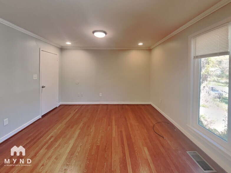 Building Photo - 724 Park Ln