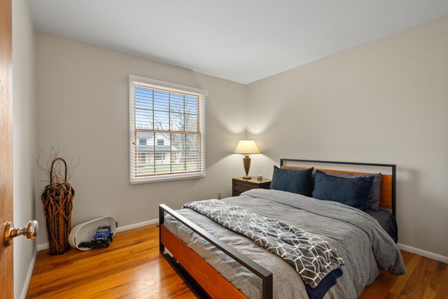 Building Photo - 438 Sylvan Dr