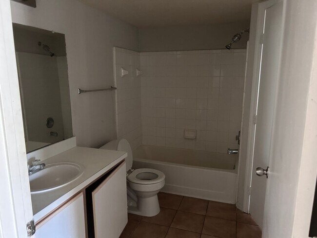 Building Photo - 2Bed/2Bath Condo available at  Villas Del ...
