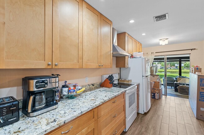 Building Photo - 160 Ramblewood Cir