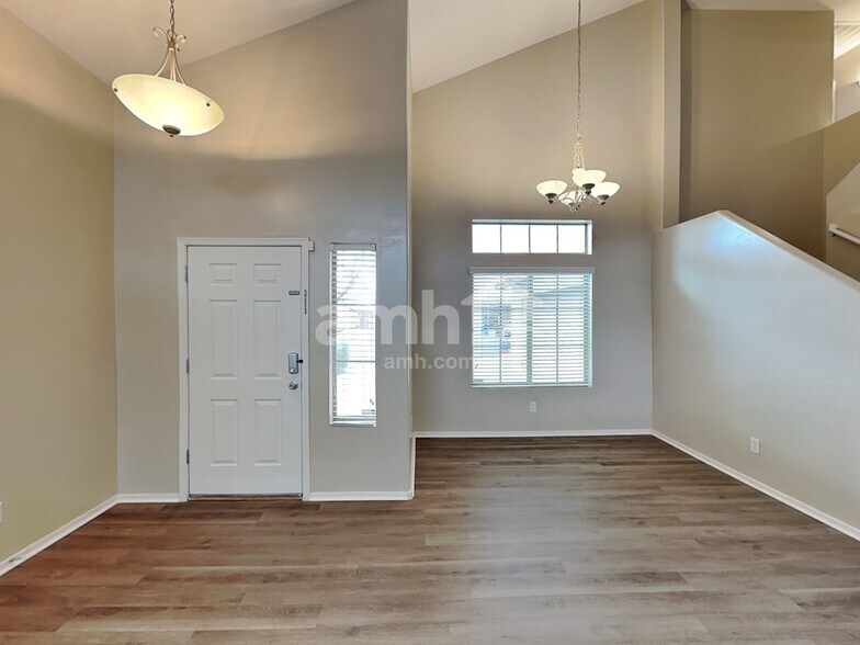 Building Photo - 15472 W Statler Cir