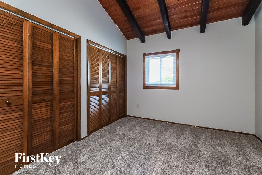 Building Photo - 2918 Deer Run N